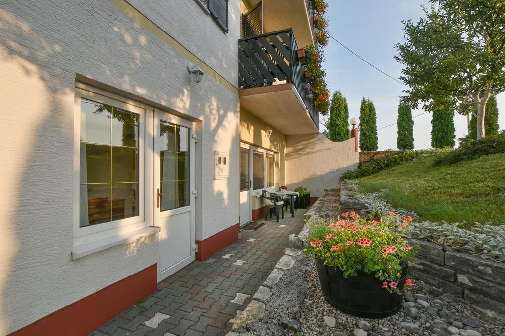 Apartments Bozic Grabovac  Exteriör bild