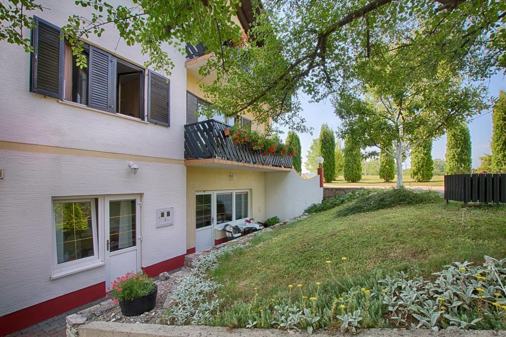 Apartments Bozic Grabovac  Exteriör bild