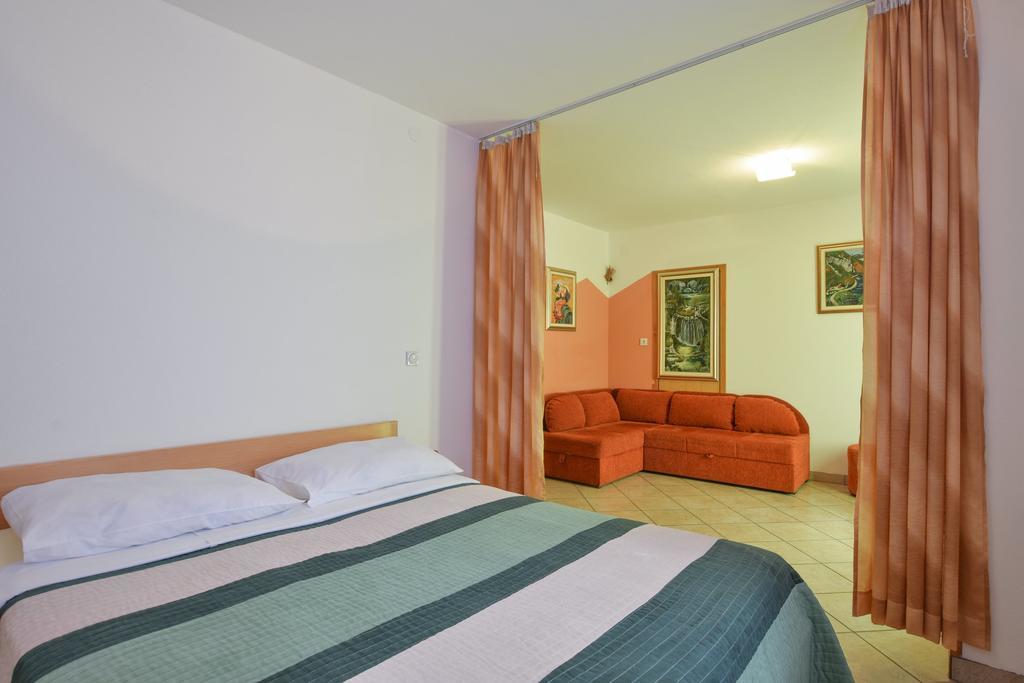 Apartments Bozic Grabovac  Exteriör bild